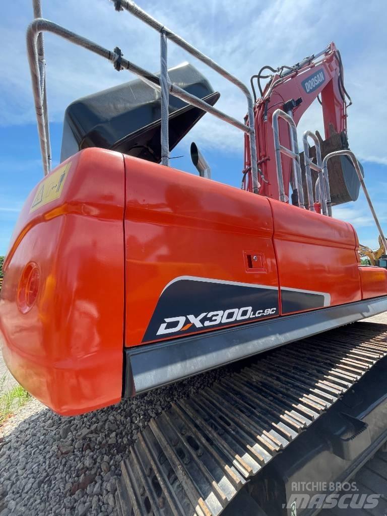 Doosan DX 300 LC Bagri goseničarji
