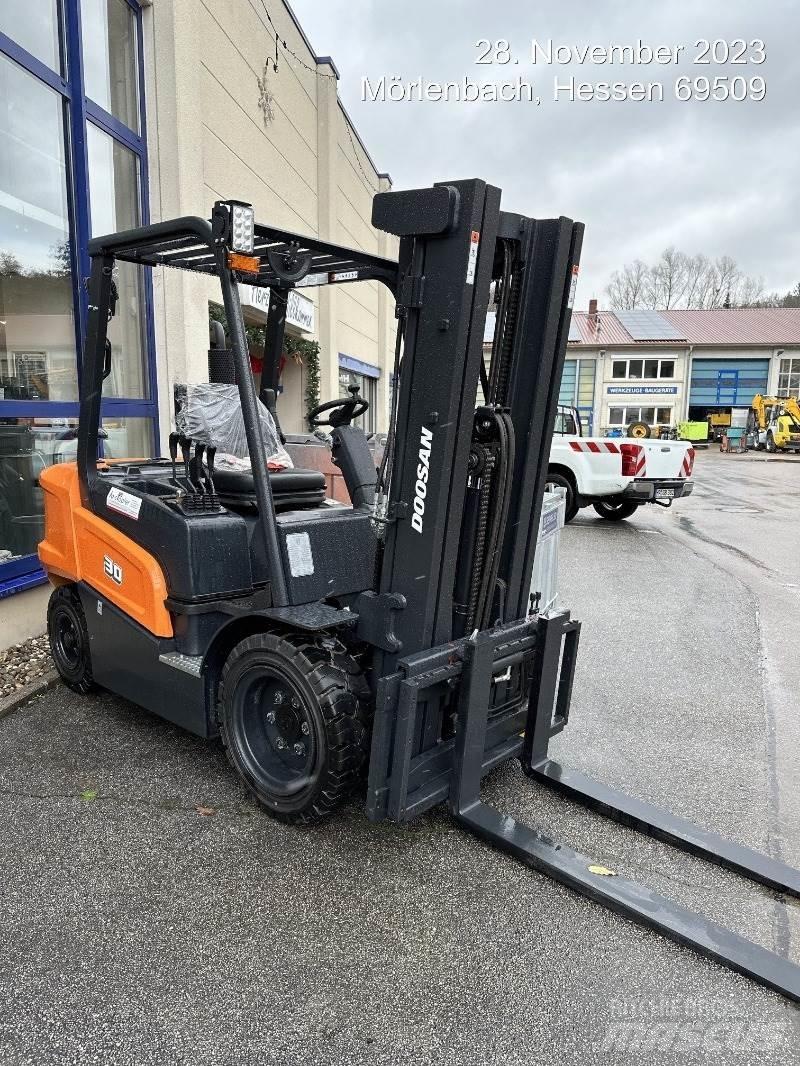 Doosan D30NXS Dizelski viličarji