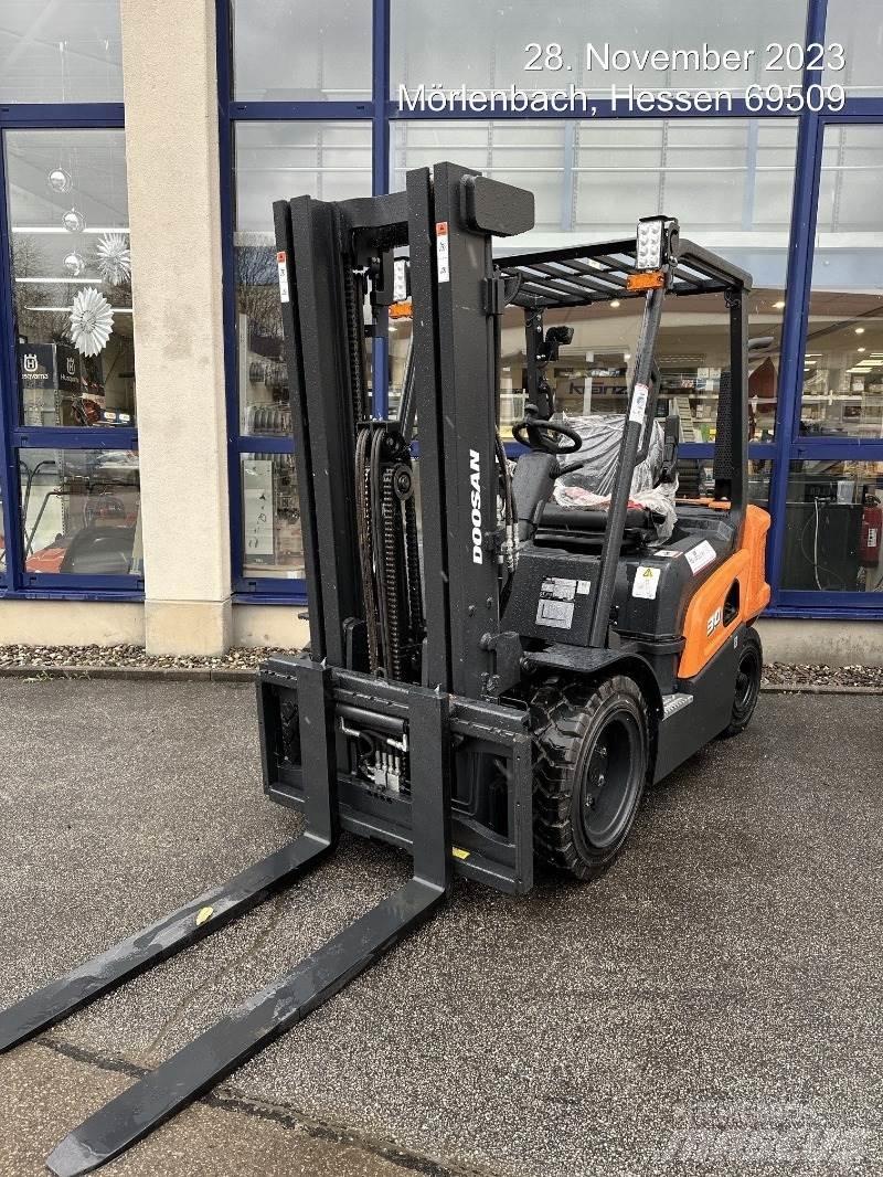 Doosan D30NXS Dizelski viličarji