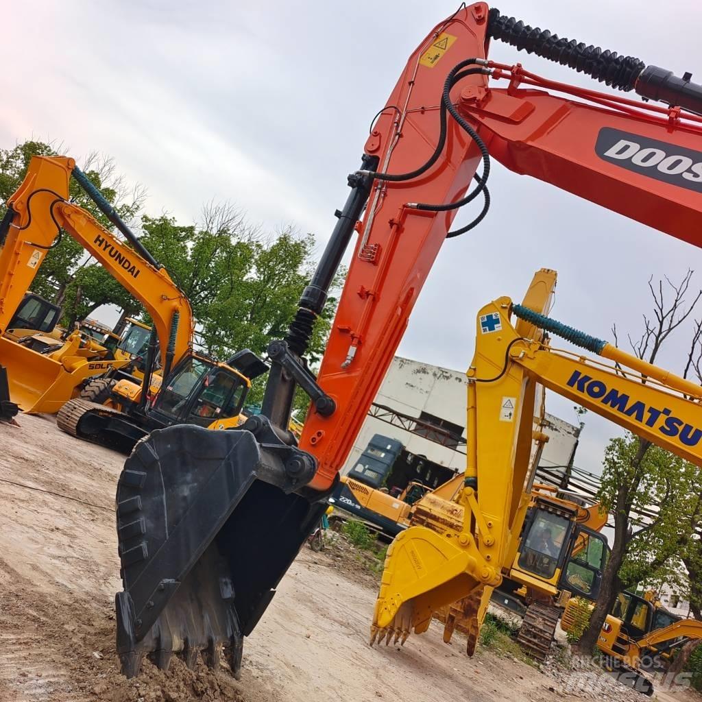 Doosan DX300 Bagri goseničarji