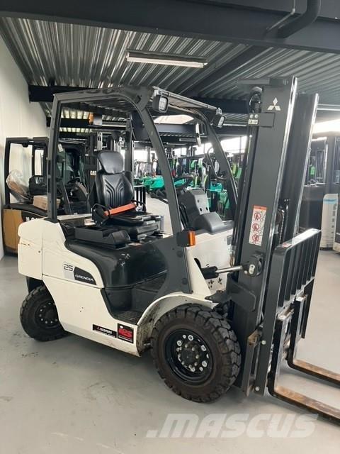 Mitsubishi FD25N3 Dizelski viličarji