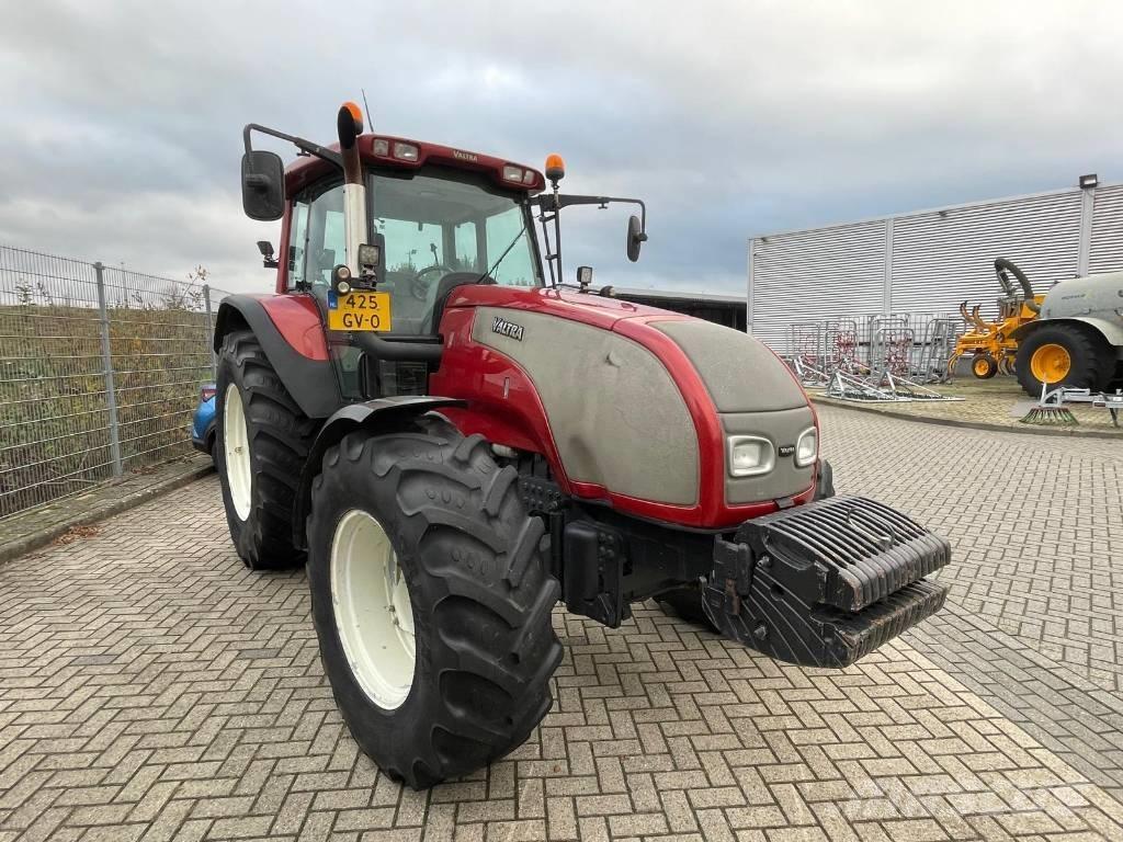 Valtra T120 tractor Traktorji