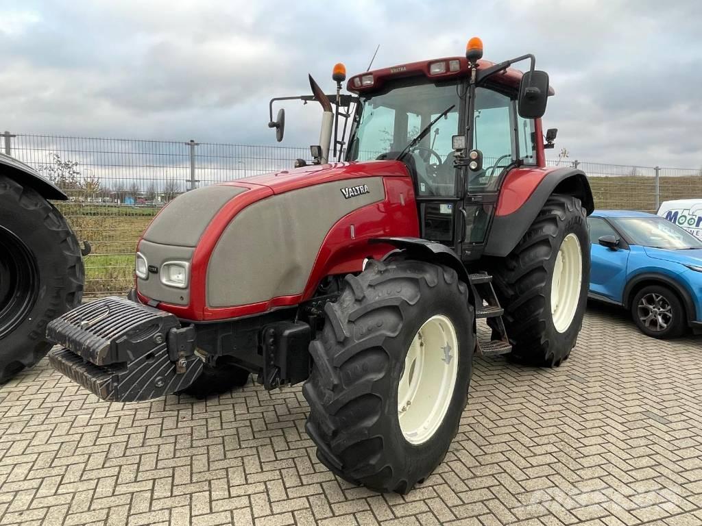 Valtra T120 tractor Traktorji