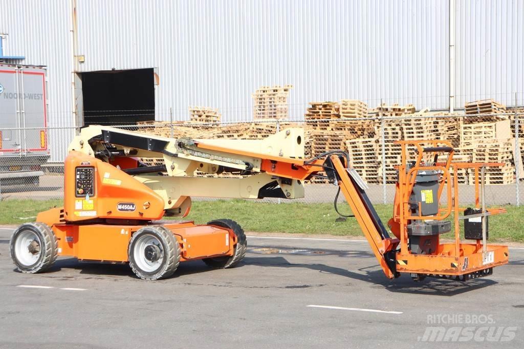 JLG M450AJ Zglobne dvižne ploščadi
