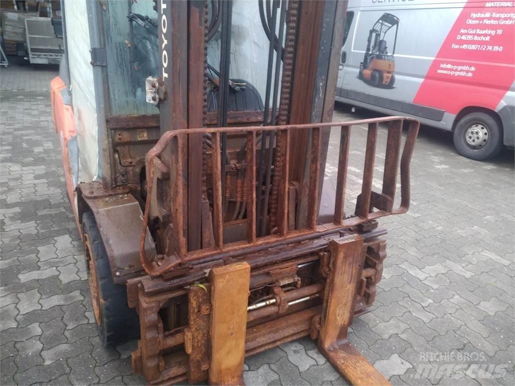 Toyota 40-8FD40N Dizelski viličarji