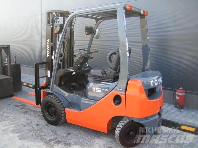 TOYOTA 028FGF15 Plinski viličarji