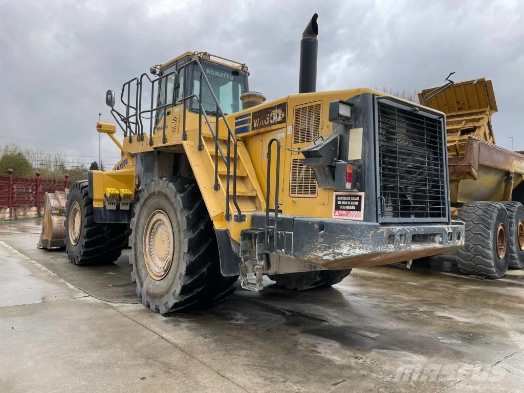 Komatsu WA 600-6 Kolesni nakladalci