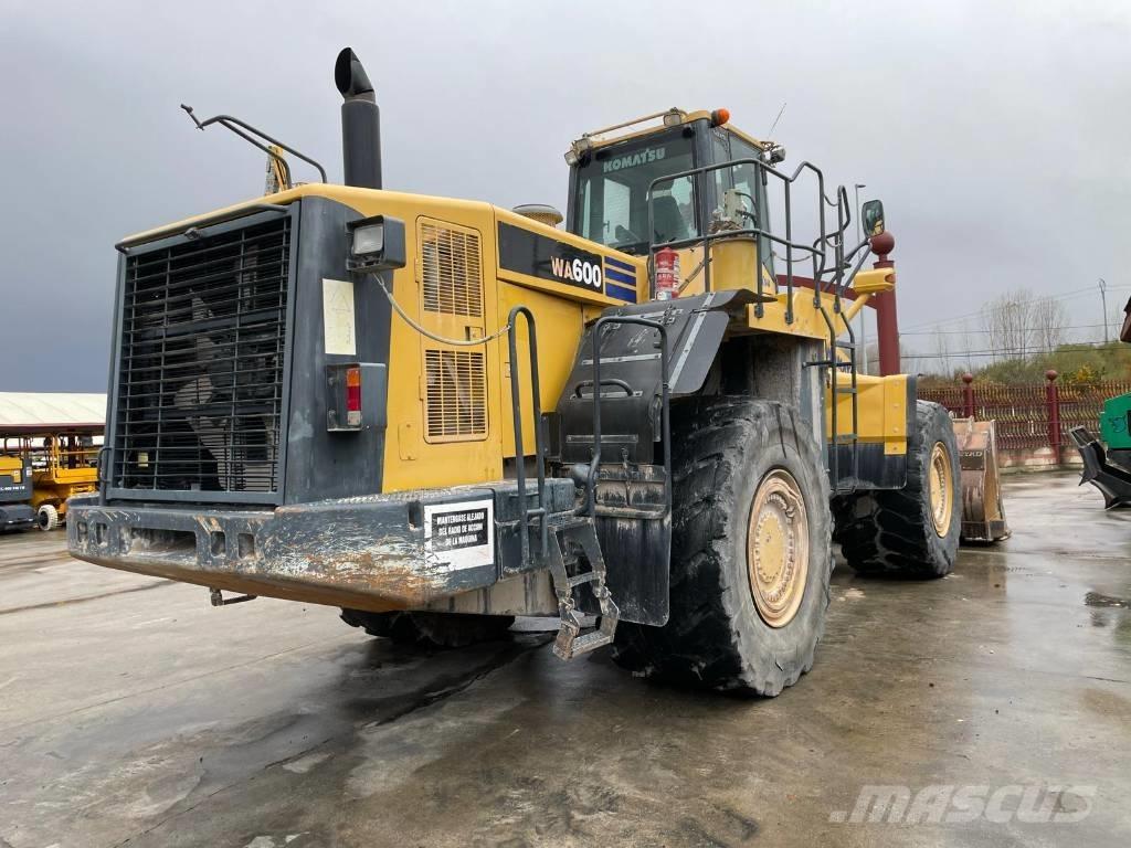 Komatsu WA 600-6 Kolesni nakladalci