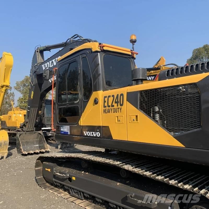 Volvo EC 240 Bagri goseničarji