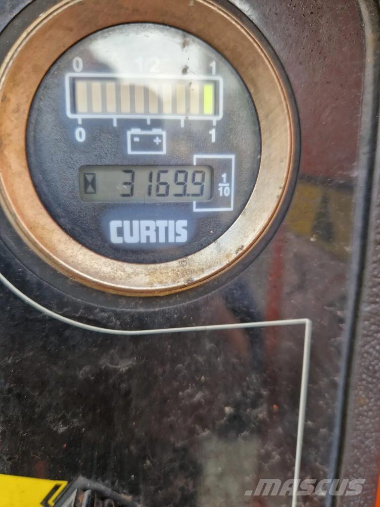 JLG E600 Zglobne dvižne ploščadi