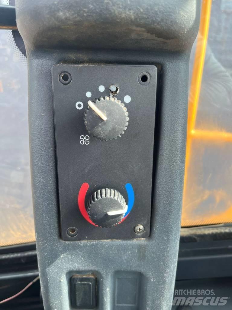 John Deere 824 K Kolesni nakladalci