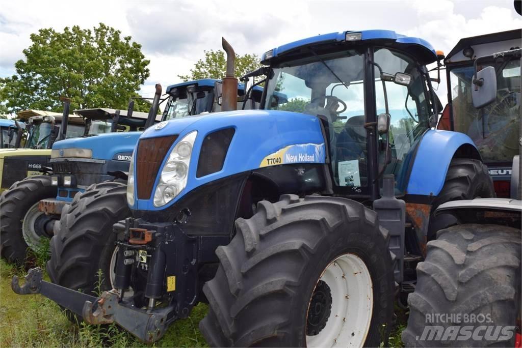 New Holland T 7040 Traktorji