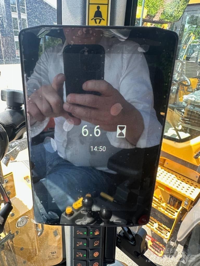 CAT 938 Kolesni nakladalci