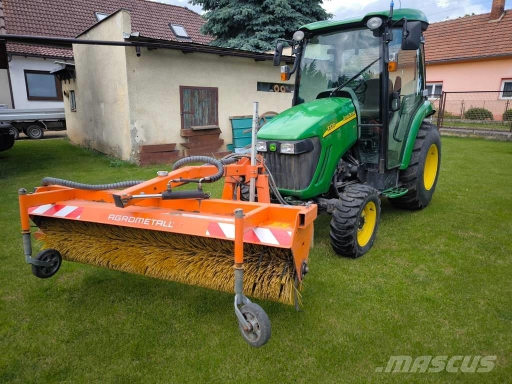 John Deere 3720 Manjši traktorji