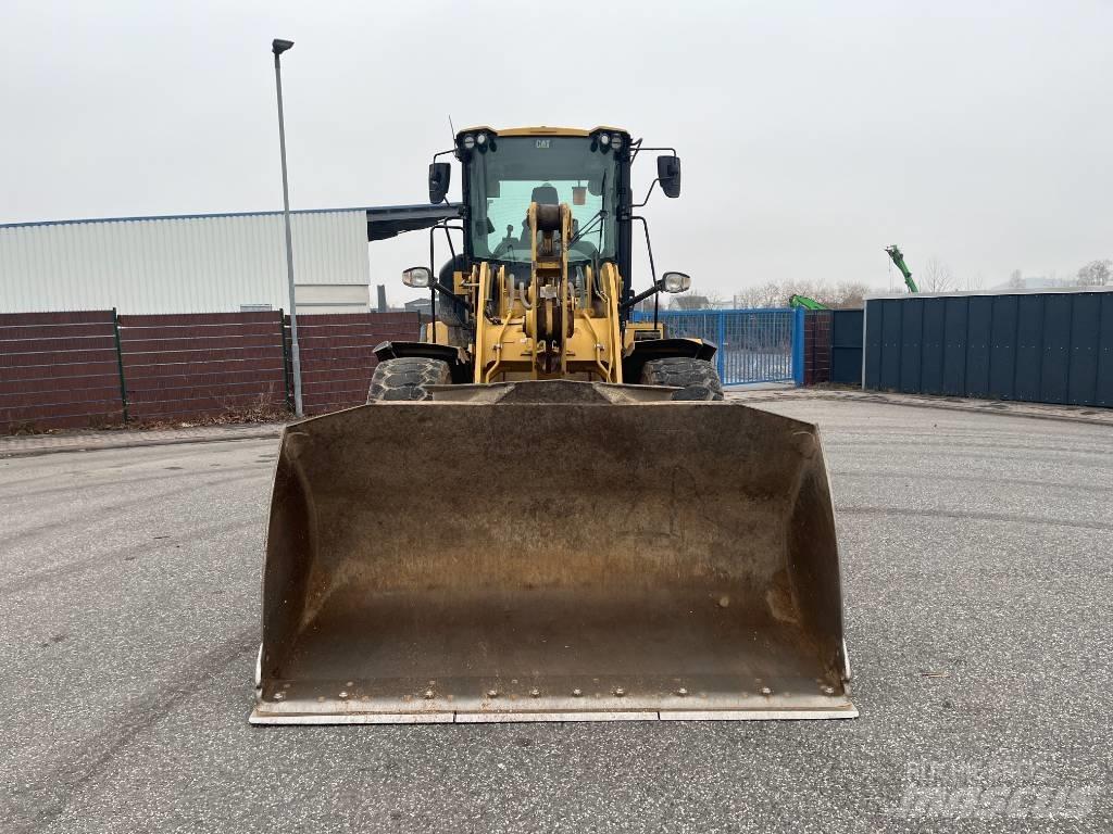CAT 930M Kolesni nakladalci