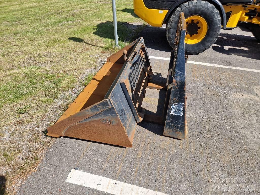 CAT 247 B 2 Skid steer mini nakladalci