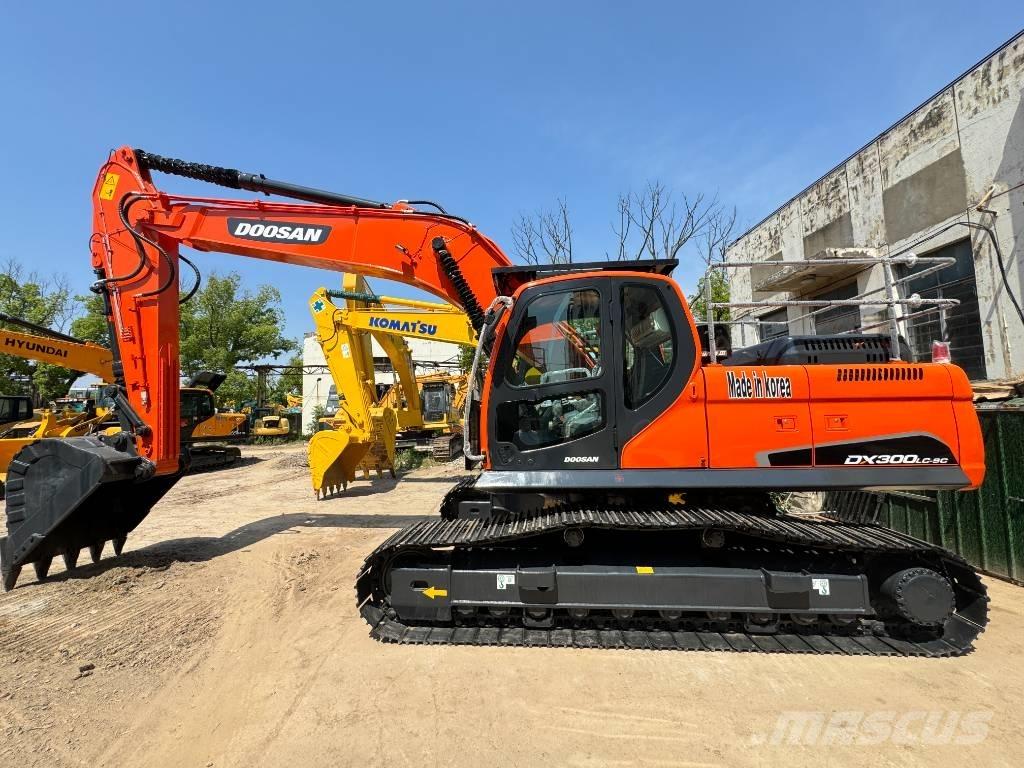 Doosan DX 300 LC-9S Bagri goseničarji