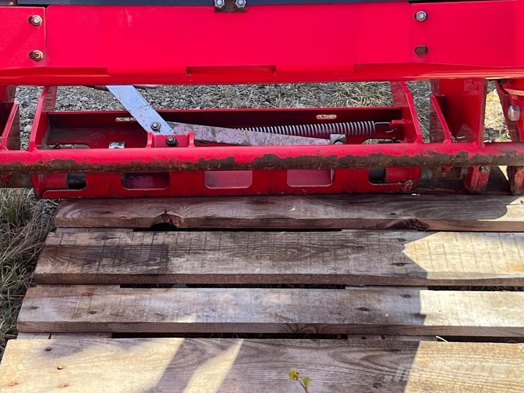 Massey Ferguson 945 Čelni nakladalci in kopači