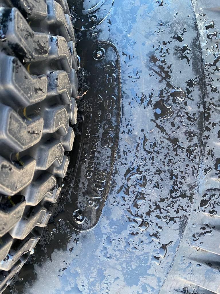 Kubota Welded Wheels Gume, kolesa in platišča