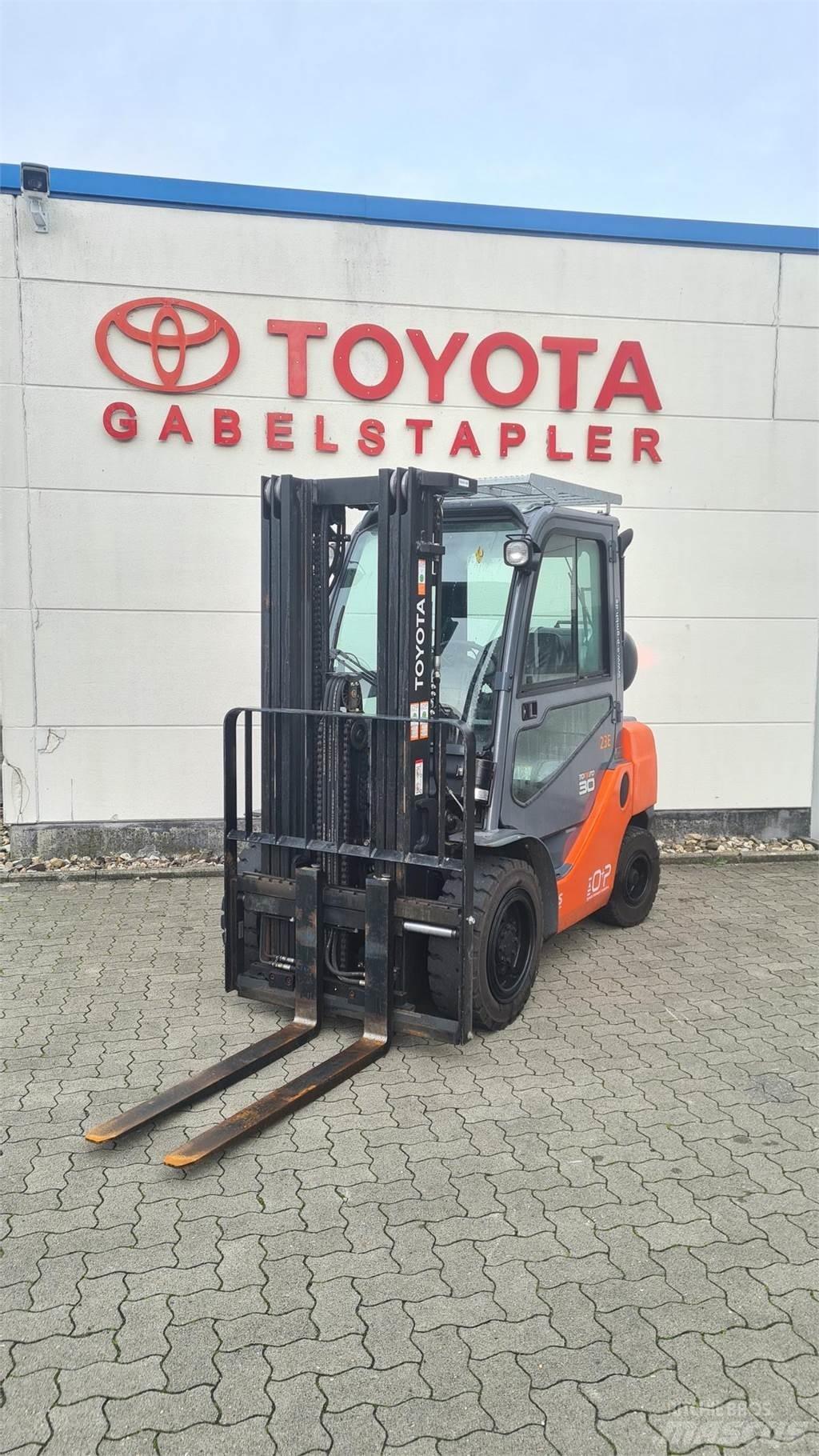 Toyota 02-8FGF30 Plinski viličarji