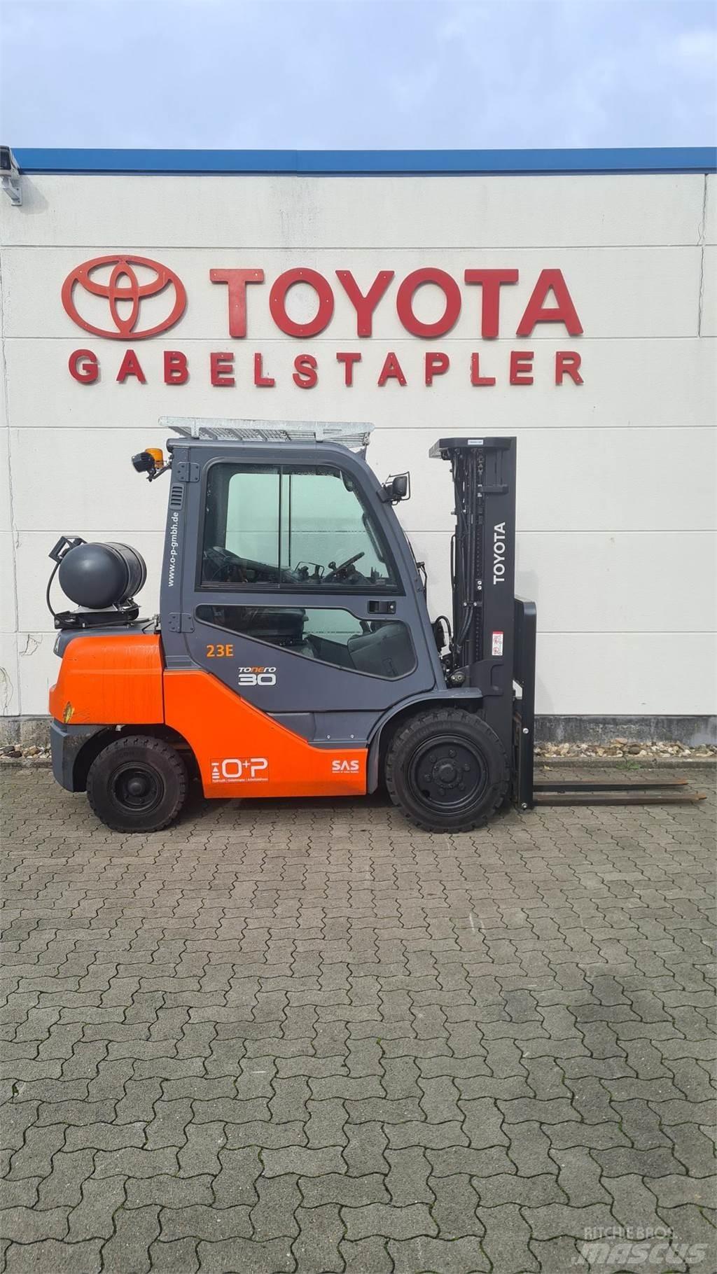 Toyota 02-8FGF30 Plinski viličarji