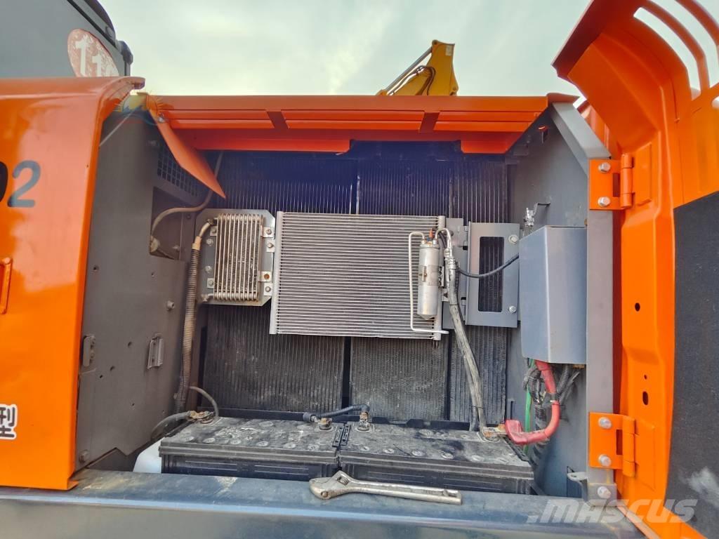 Hitachi ZX 210 Bagri goseničarji