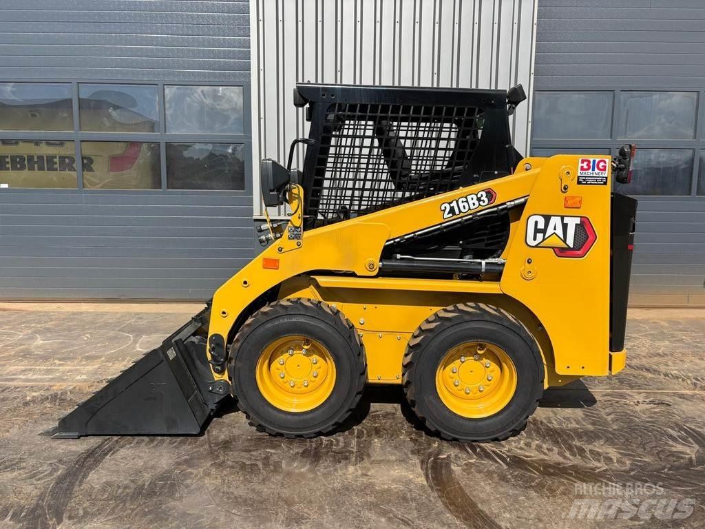CAT 216B3 Kolesni nakladalci