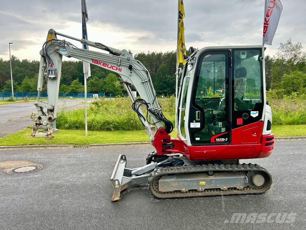Takeuchi TB 235-2 V3 Mini bagri <7t