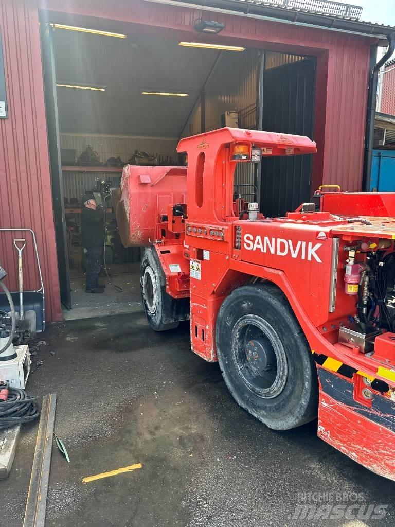 Sandvik LH202 Podzemni nakladalci
