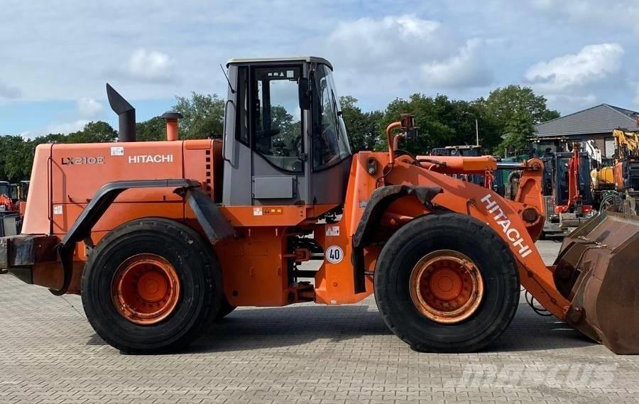 Hitachi LX 210 E Kolesni nakladalci