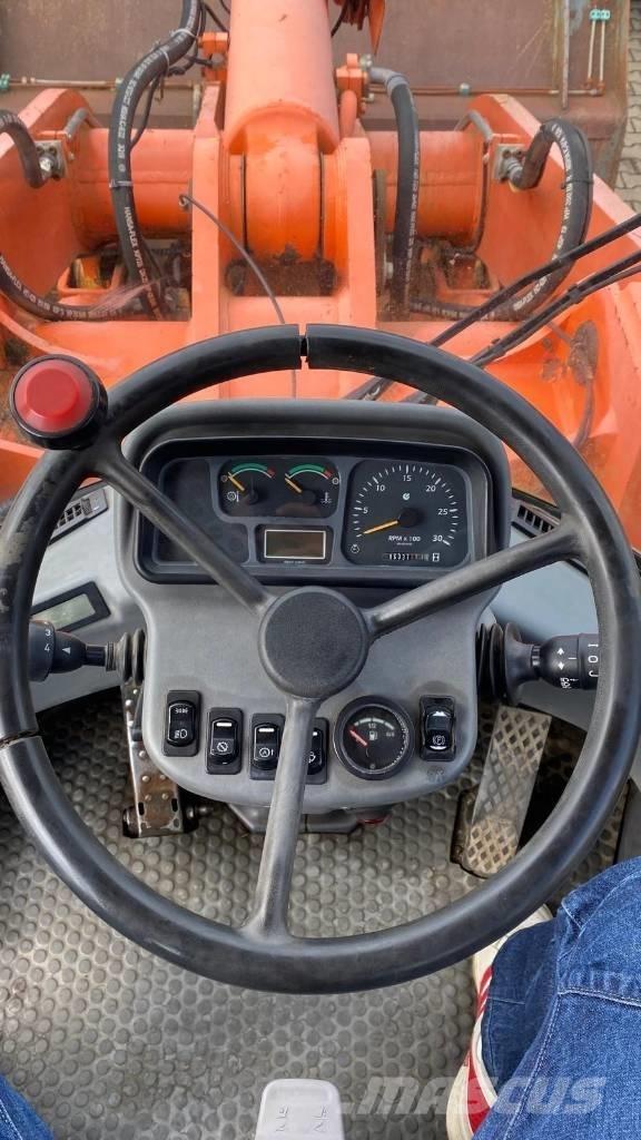 Hitachi LX 210 E Kolesni nakladalci