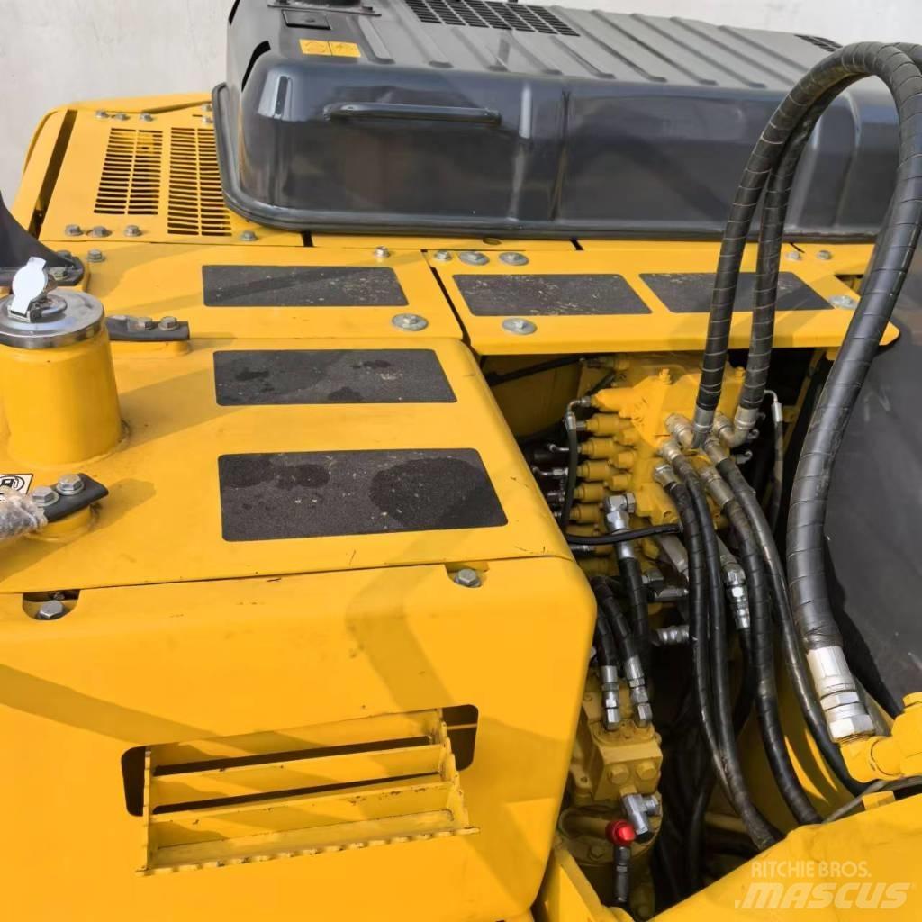 Komatsu PC 130-7 Bagri goseničarji