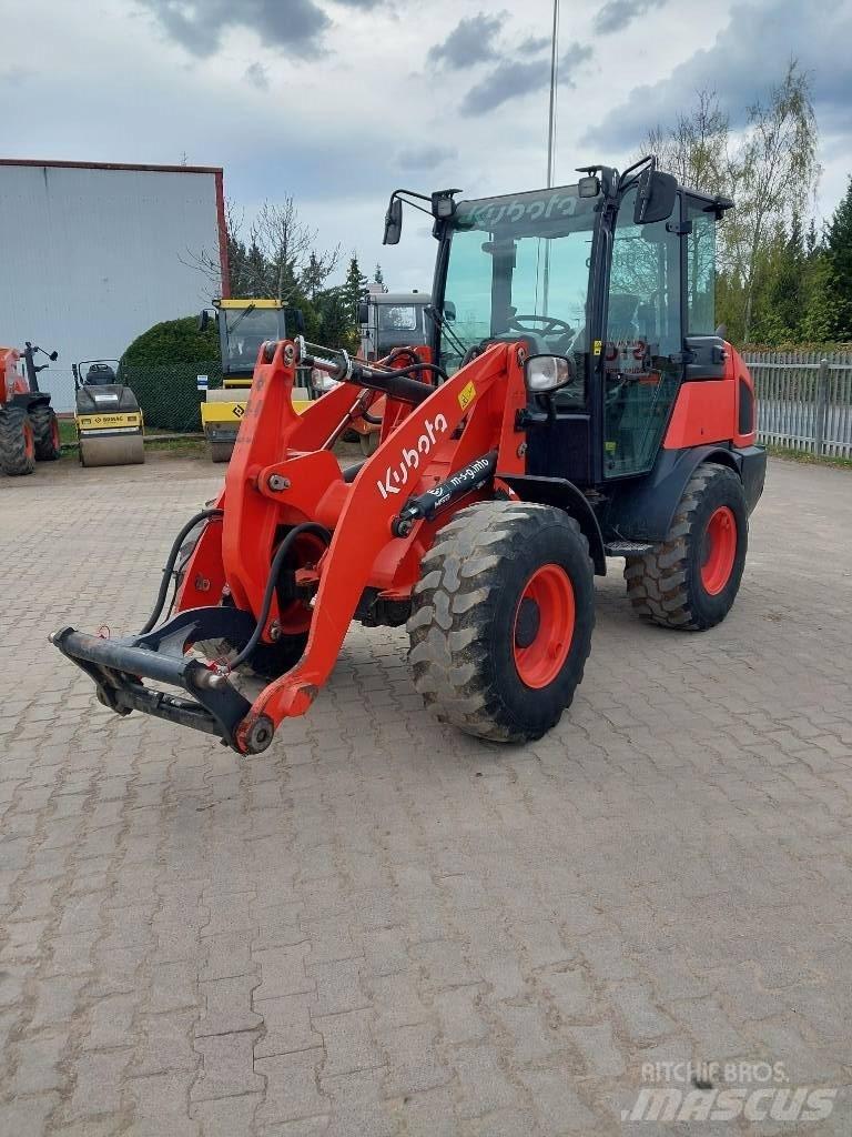 Kubota R 070 Kolesni nakladalci