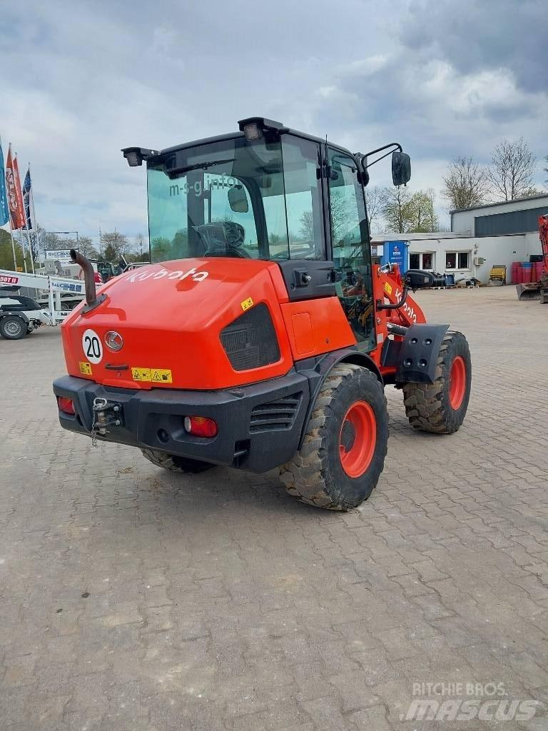 Kubota R 070 Kolesni nakladalci