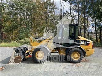 CAT 906M Kolesni nakladalci