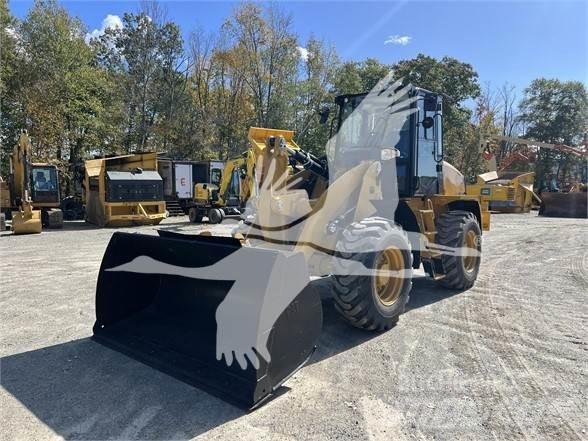 CAT 910 Kolesni nakladalci