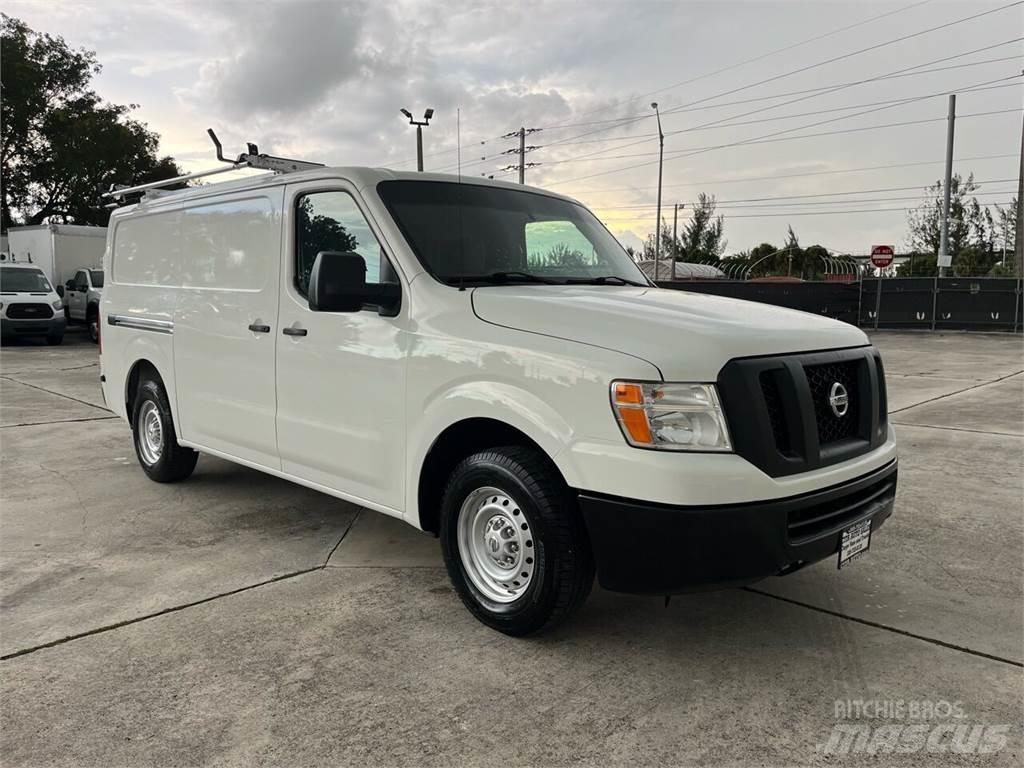 Nissan NV Zabojni kombi