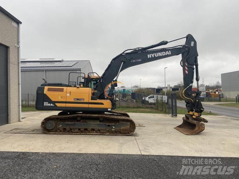 Hyundai HX220 L Bagri na kolesih