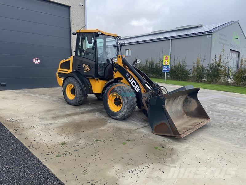 JCB 409 Kolesni nakladalci