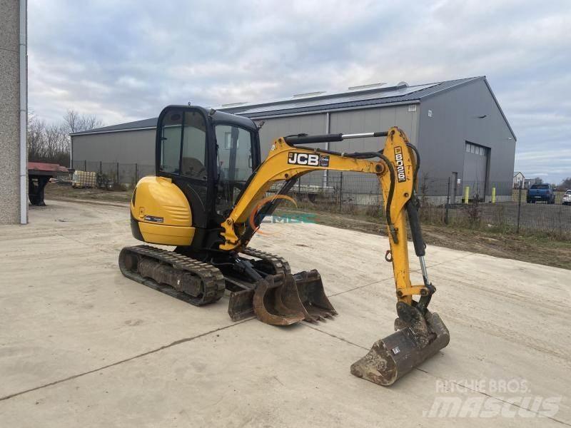 JCB 802 Bagri na kolesih