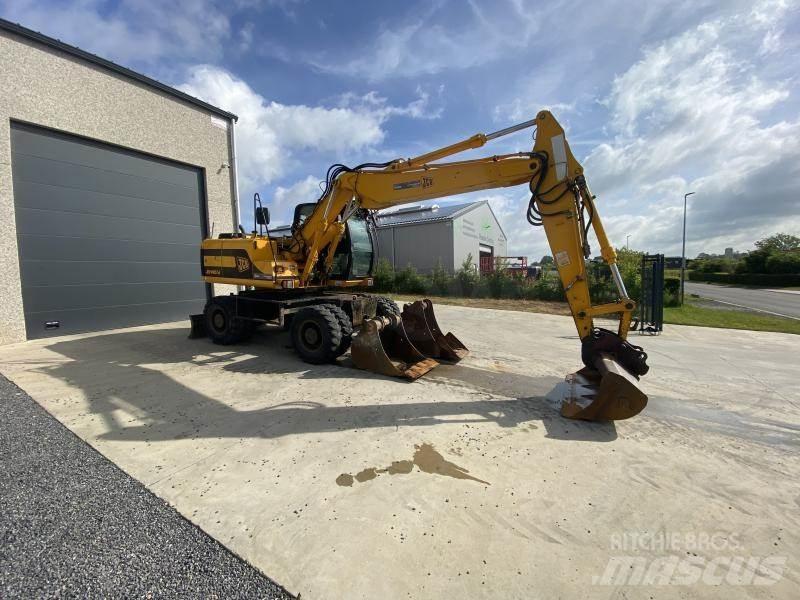 JCB JS145W Bagri na kolesih