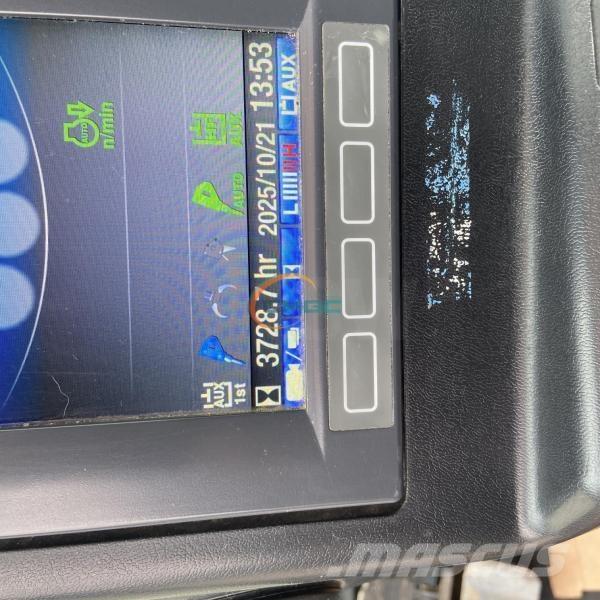 Takeuchi TB215R Bagri na kolesih