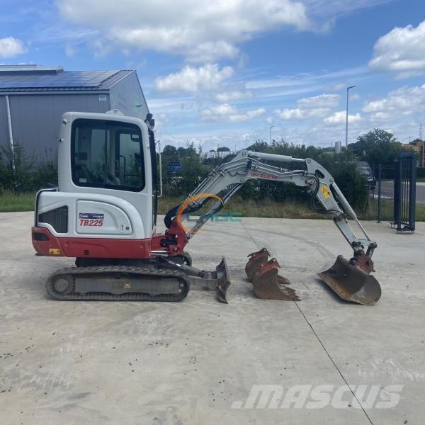 Takeuchi TB225 Bagri na kolesih