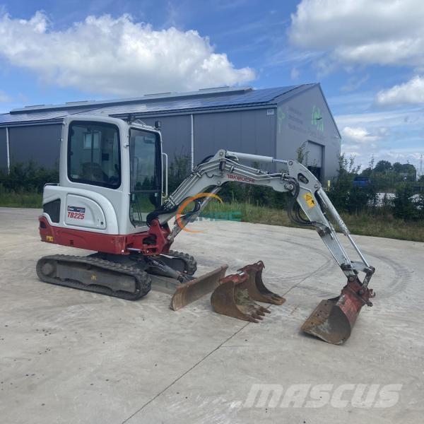 Takeuchi TB225 Bagri na kolesih