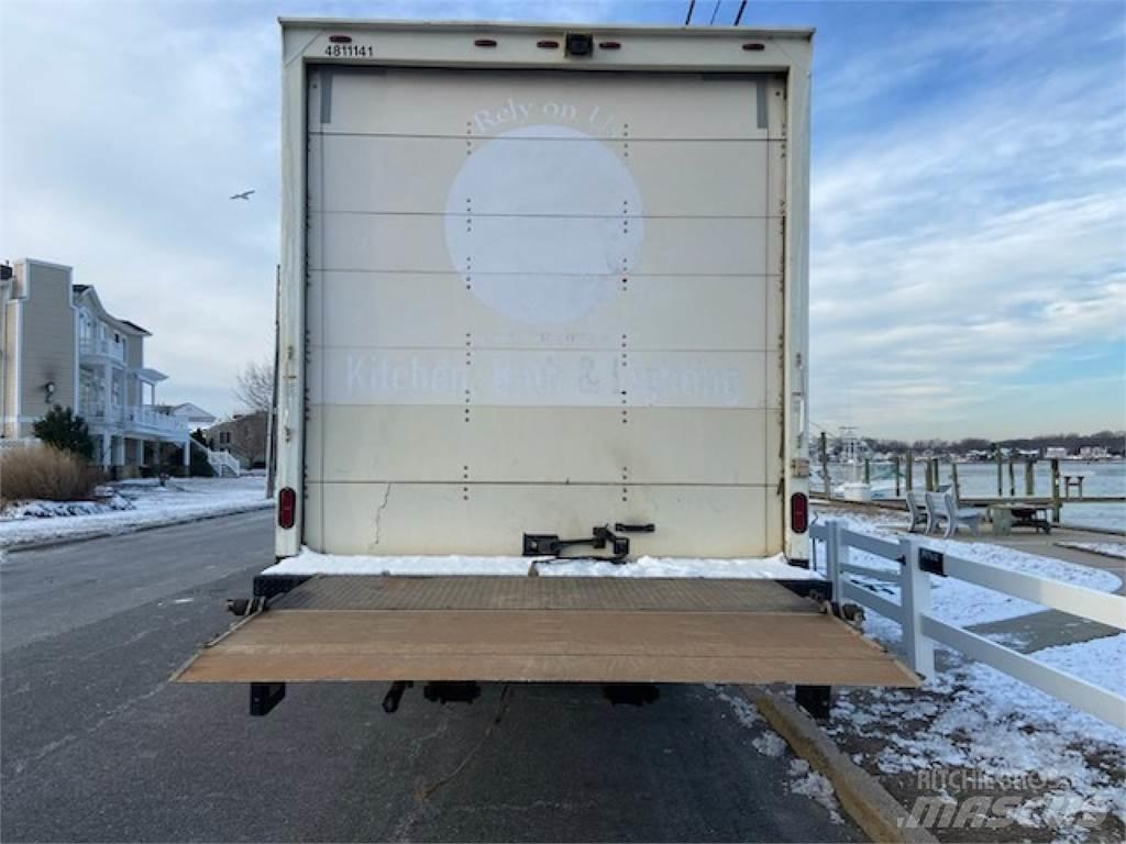 Isuzu FTR Tovornjaki zabojniki