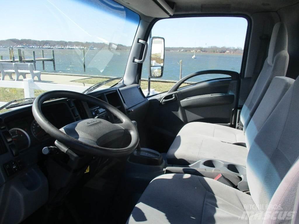 Isuzu NPR Tovornjaki zabojniki