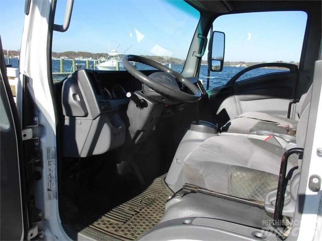 Isuzu NRR Tovornjaki zabojniki