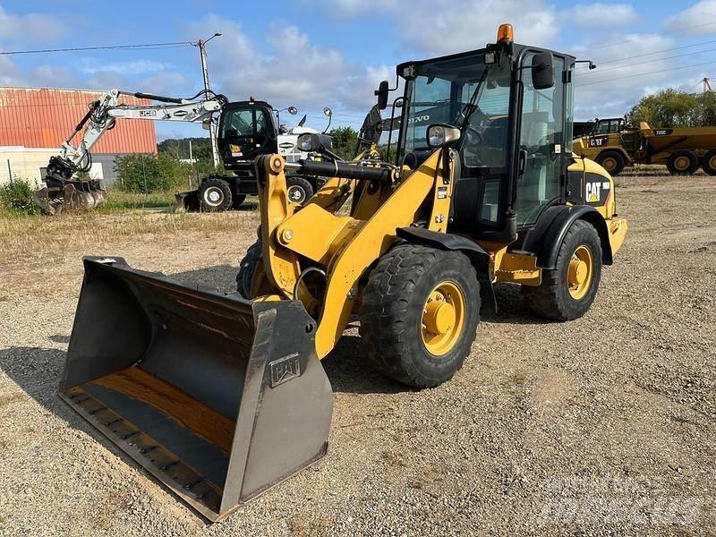 CAT 906H Kolesni nakladalci