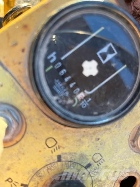 CAT CB214B Kompaktorji tal