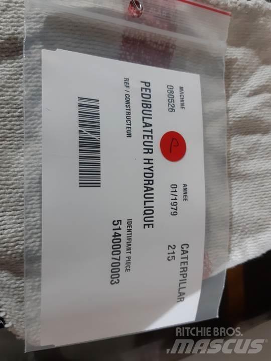 CAT 215 Kabine in notranjost